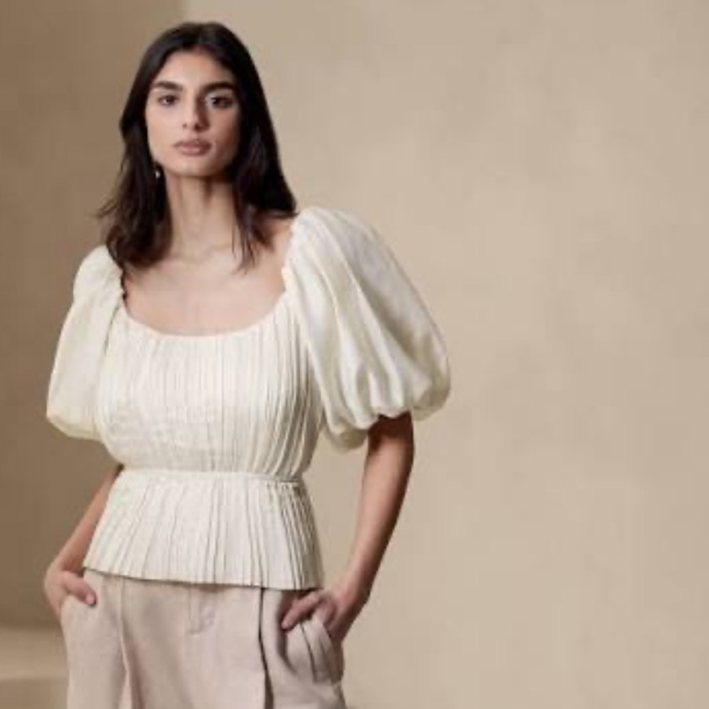 NWT Banana Republic Kali Pleated Top